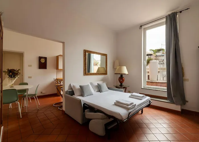 Apartament Joivy Welcoming Flat With Balcony Near Piazza Di Spagna